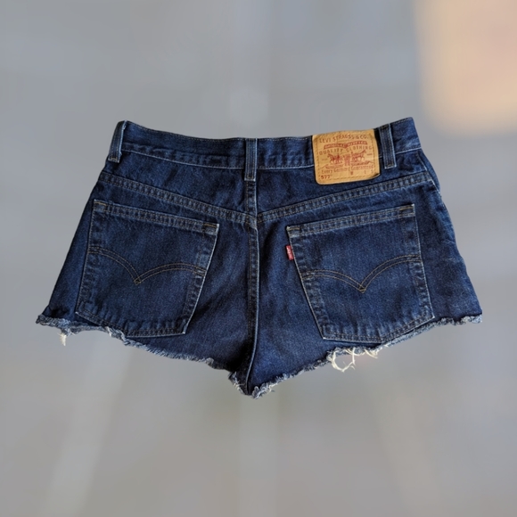 Distressed Levi's Cutoff Short - Picture 2 of 4